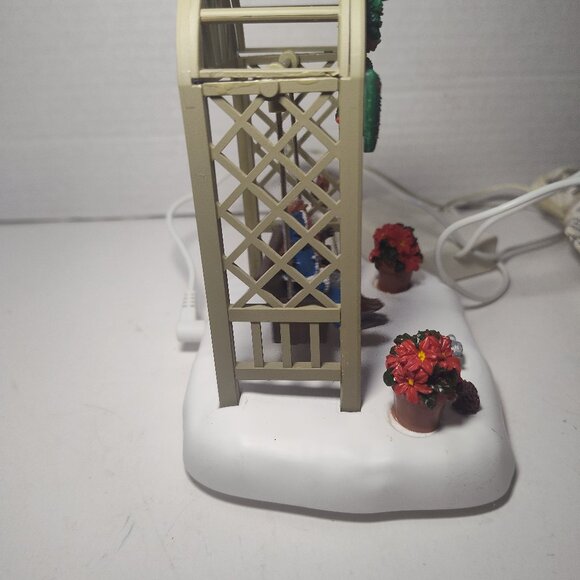 Lemax Swinging Couple Christmas Village Figurine – READ – Doesn’t Work - Picture 8 of 10